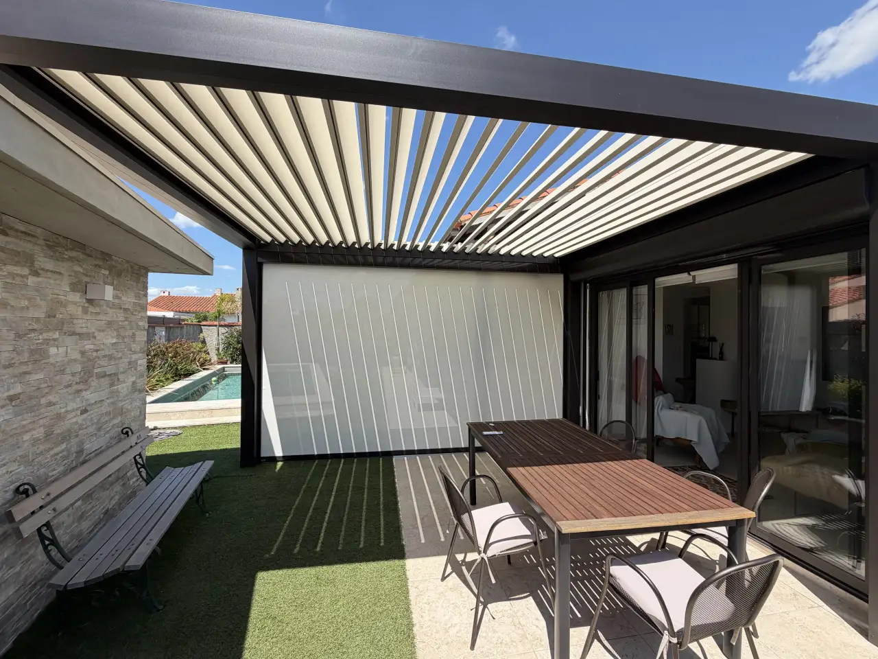after : Pergola bio-climatique